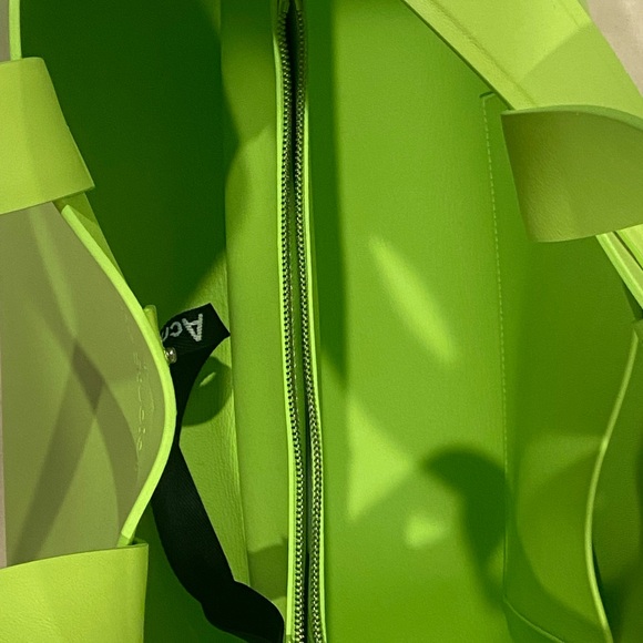 Acne Green Tote Bag with Modern Design and Spacious Interior - Picture 4 of 8